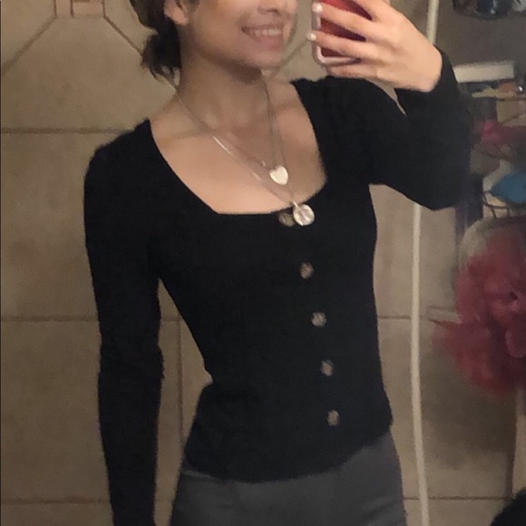 basic tight black shirt - Picture 1 of 2